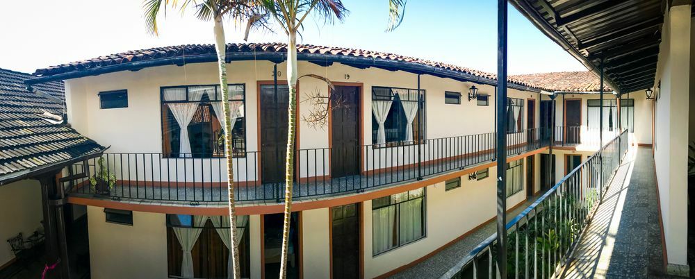 Hotel Villa De Flores Uruapan  Eksteriør bilde